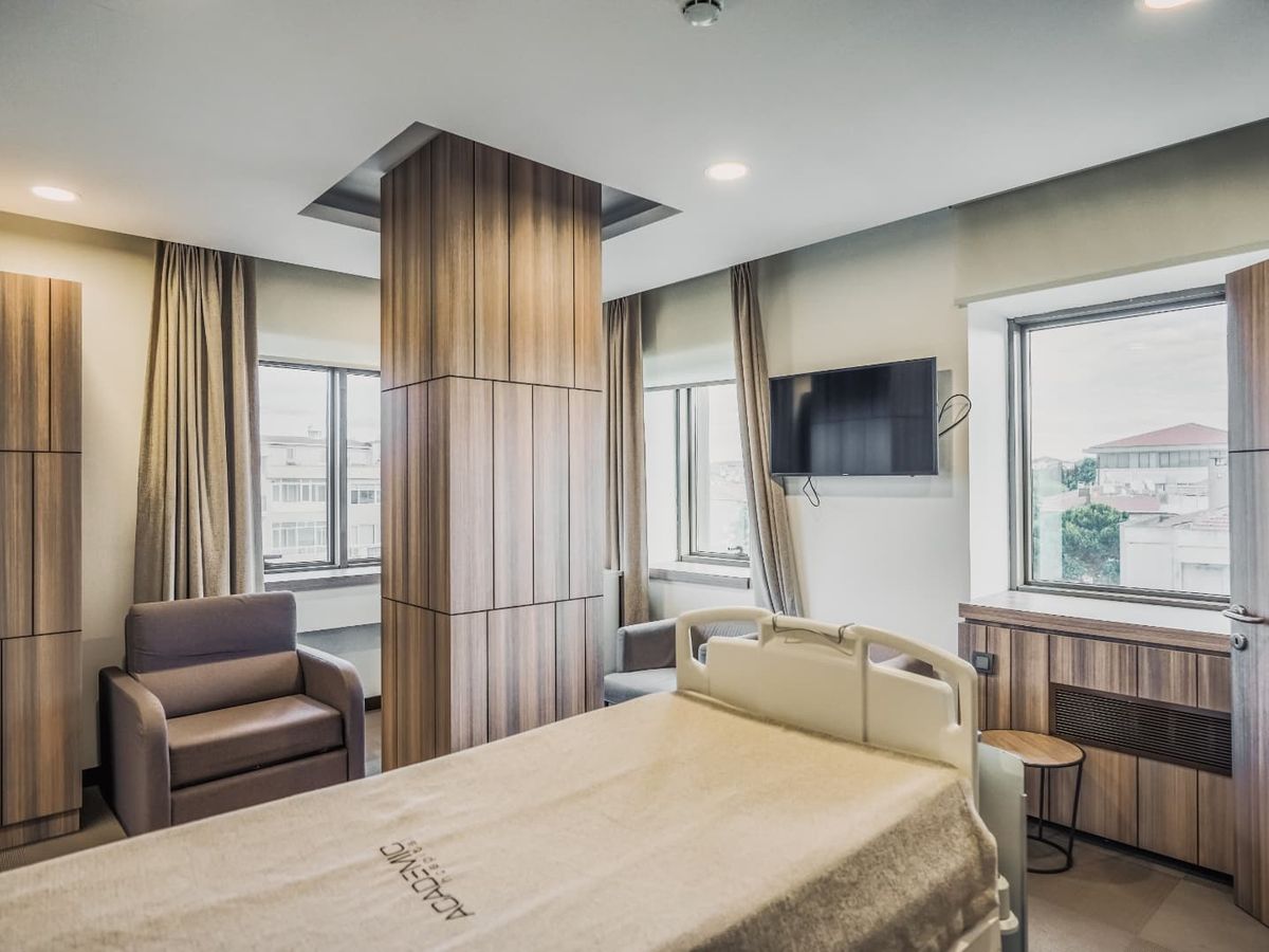 Private patient room in an internationally accredited Istanbul hospital