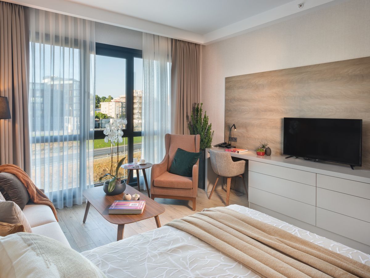 Premium hotel suite where facelift patients recover in Istanbul